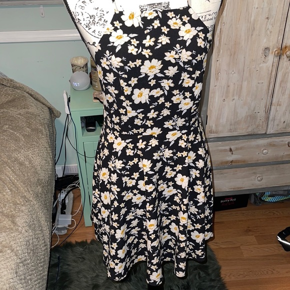 Forever 21 floral dress - Picture 5 of 5